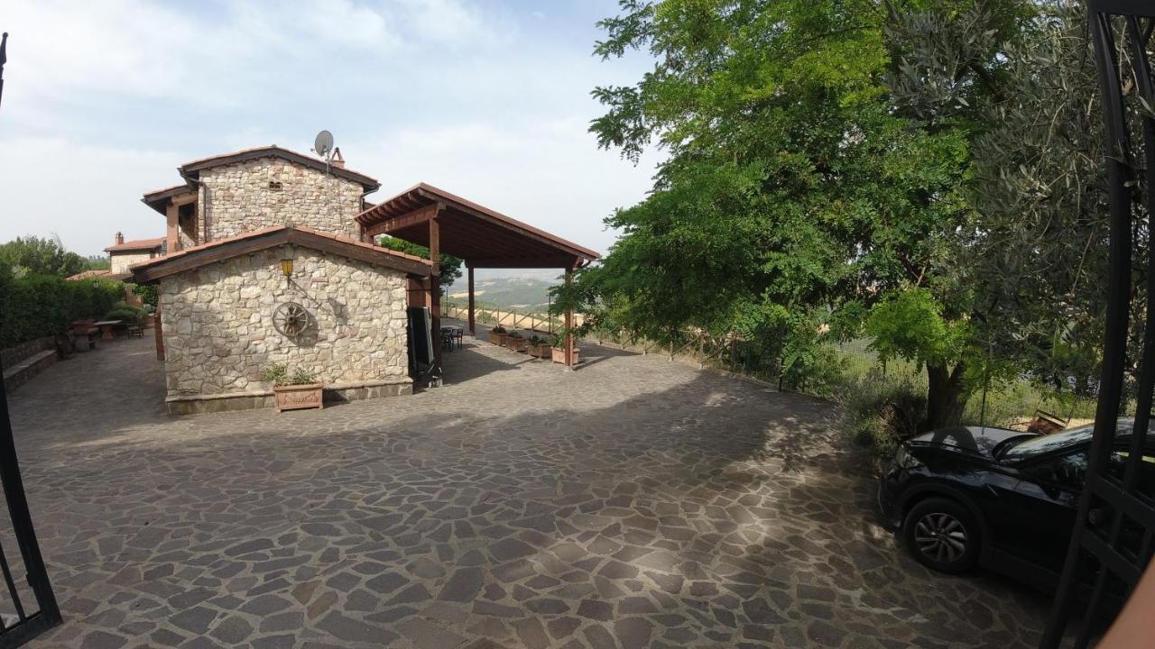 B&B Casale Roshlee Gualdo Cattaneo Exterior photo